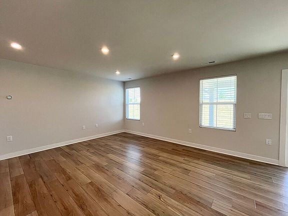 3rd image of 8765 Kenridge Ln