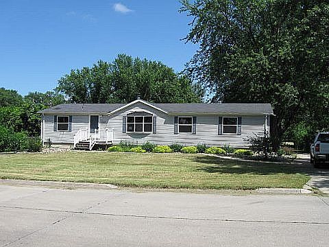 1st image of 329 Lawrence Ave