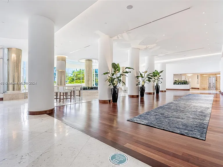 5161 Collins Ave #505 — Photo 6