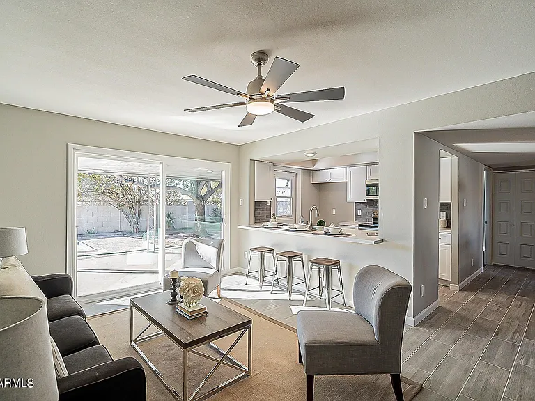 14008 N 52nd Ave — Photo 7