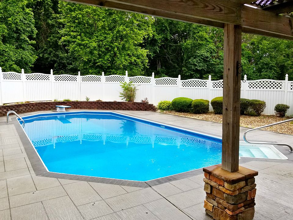 1st image of 106 Rolling Meadow Dr