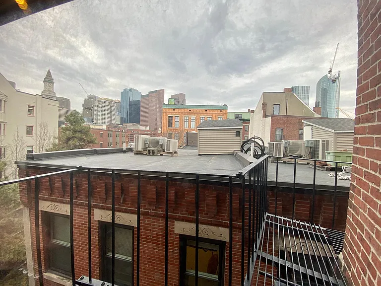 187 North St #8 — Photo 11