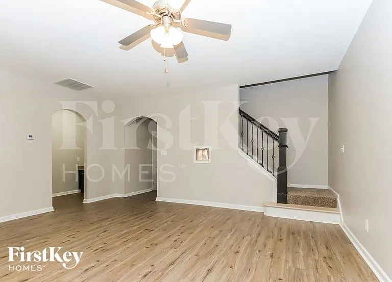 115 Macalester Dr — Photo 3