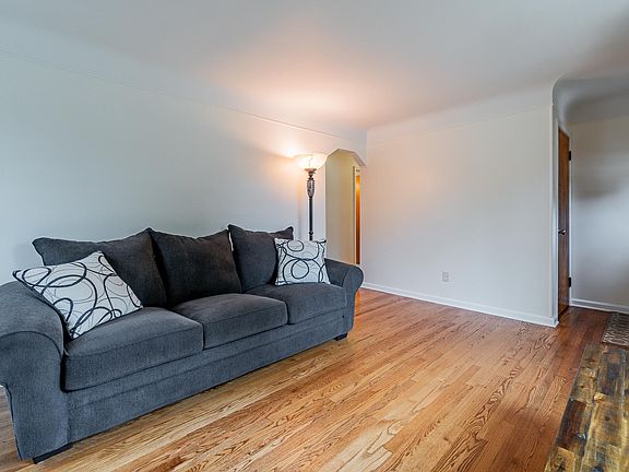5th image of 11321 Mayfield St