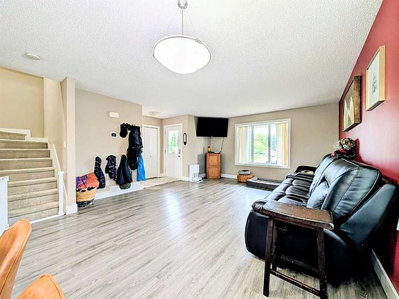 4th image of 1100 S 10th Ave SE