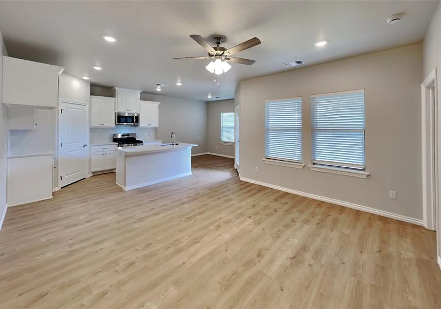 Luxury Brand New 1 Bedroom 2 Bathroom Cottage In 55+ Community (Gated Community)- **Leasing Speci... — Photo 4