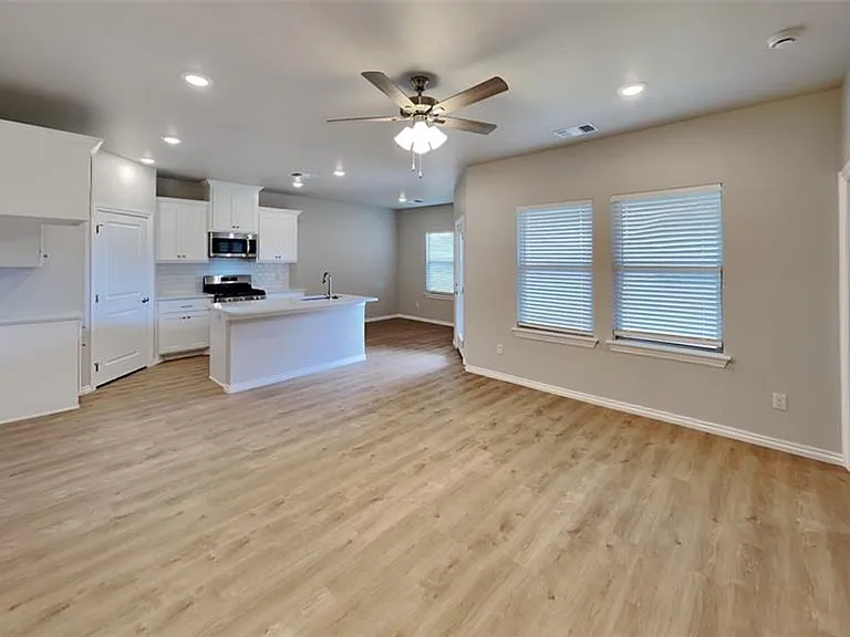 6932 Labelle Dr — Photo 3