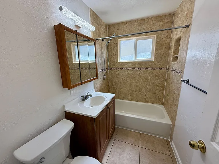1805 Bradford Way — Photo 11