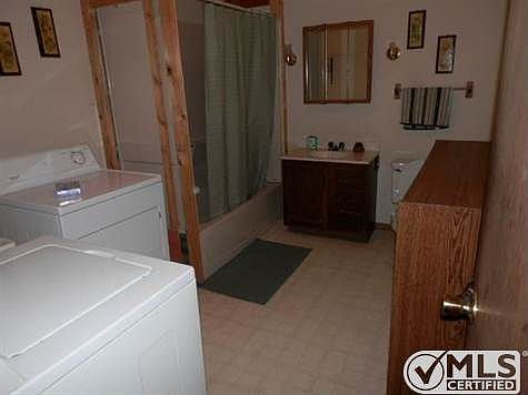 4th image of 108 Robert St
