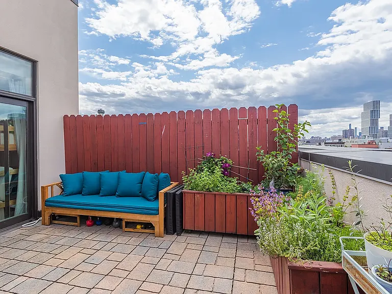 186 India St #7 — Photo 7