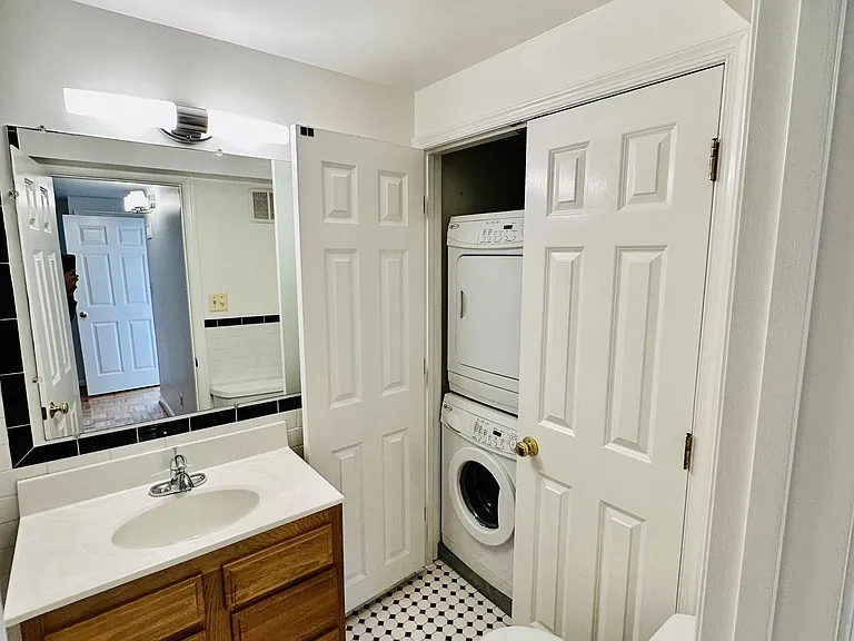 907 Church St — Photo 15