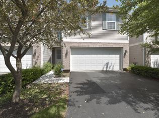 35 Colonial Ct, Streamwood, IL 60107