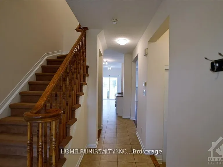 567 Ashbourne Cres — Photo 2