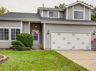 383 N Colony Dr, Round Lake Park, IL 60073