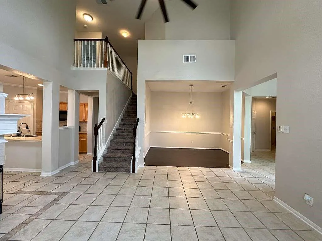 3 bed, 2.5 bath, 2052 sqft, $2,969 — Photo 3