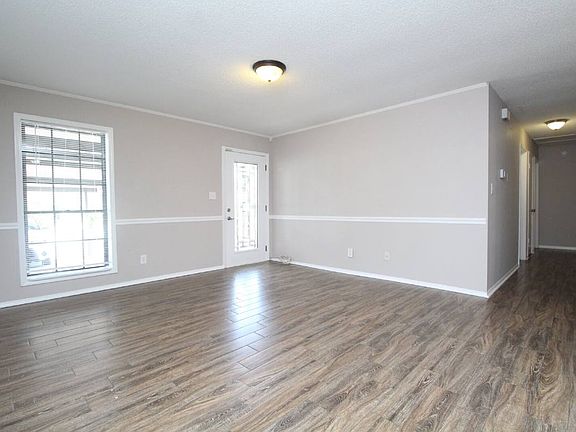 3rd image of 4009 Baywoods Dr