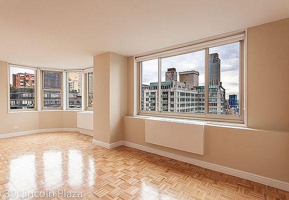 5th image of 30 W 63rd St APT 27M