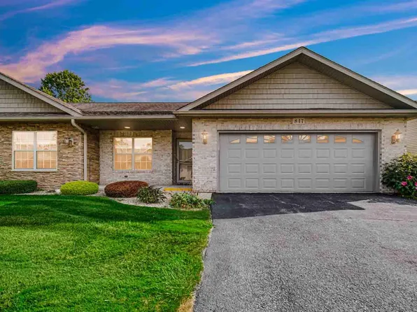 847 Veterans Ln, Crown Point, IN 46307