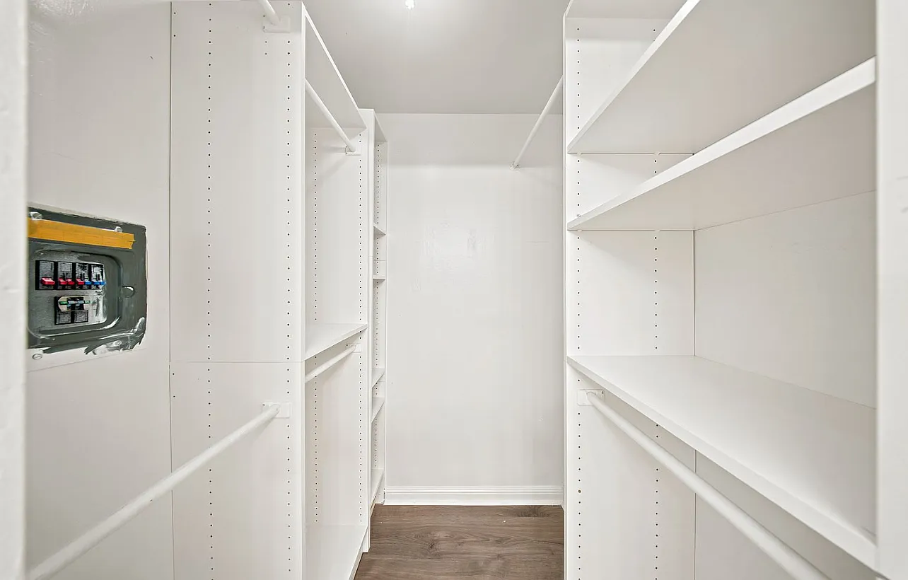 1005 Mohr Ln — Photo 4
