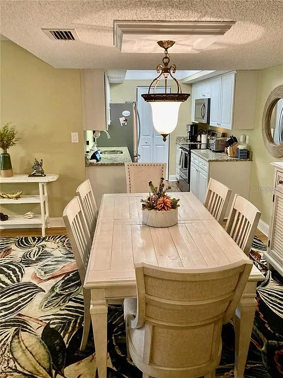 2 bed, 2.0 bath, 1178 sqft, $1,900 — Photo 4