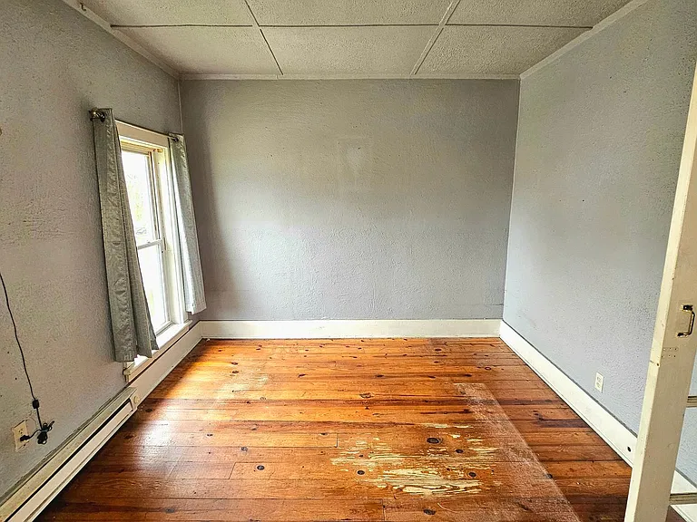 490 Grand St — Photo 3