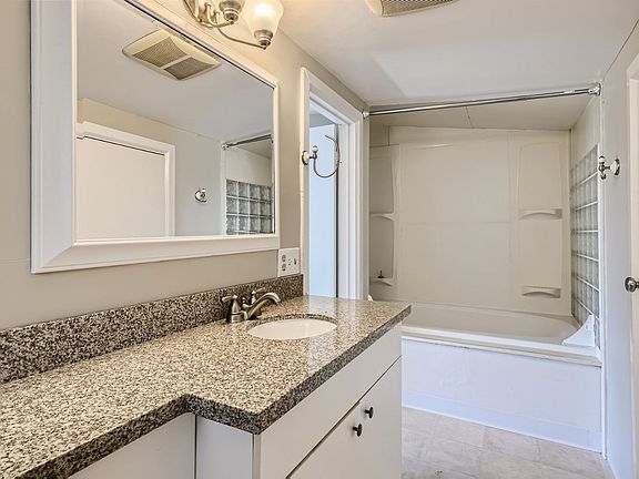 4th image of 2312 E Denny Way APT C