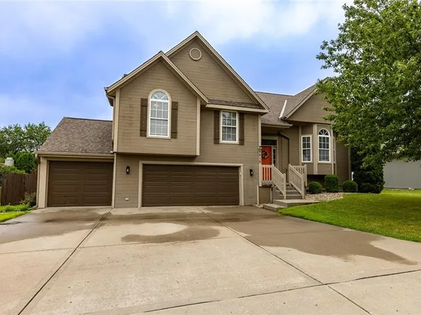 9918 N Highland Pl, Kansas City, MO 64155