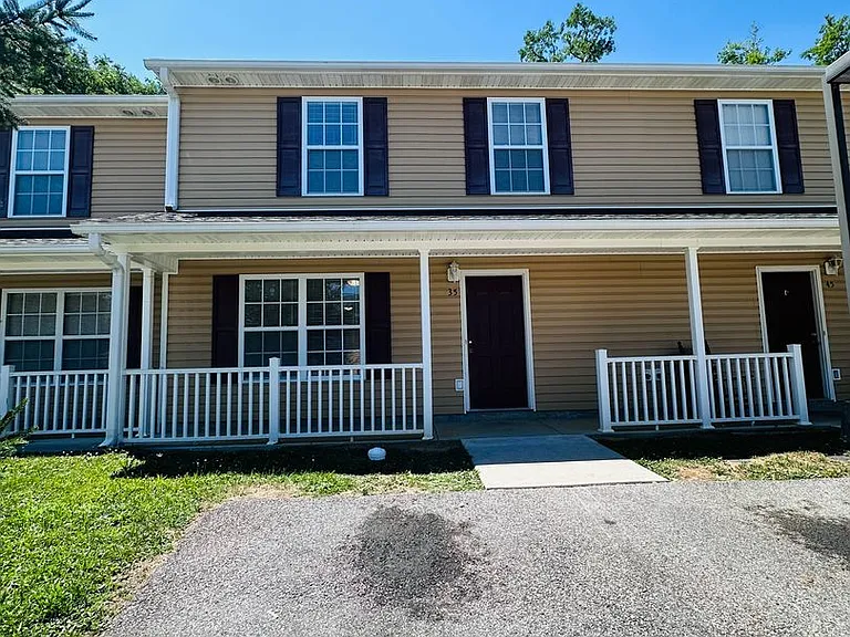 35 Station Ln NE — Photo 1