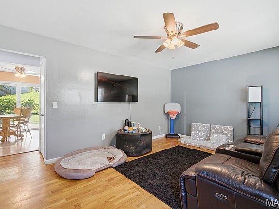 3rd image of 12765 Spanish Village Dr