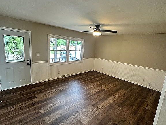 4th image of 107 Orchard Ave