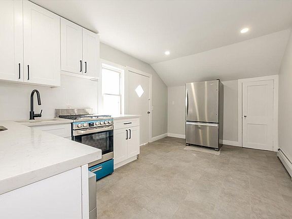 4th image of 52 Carman Ave #2