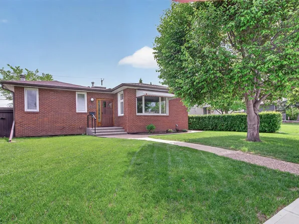 9243 74th St NW, Edmonton, AB T6B 2B5