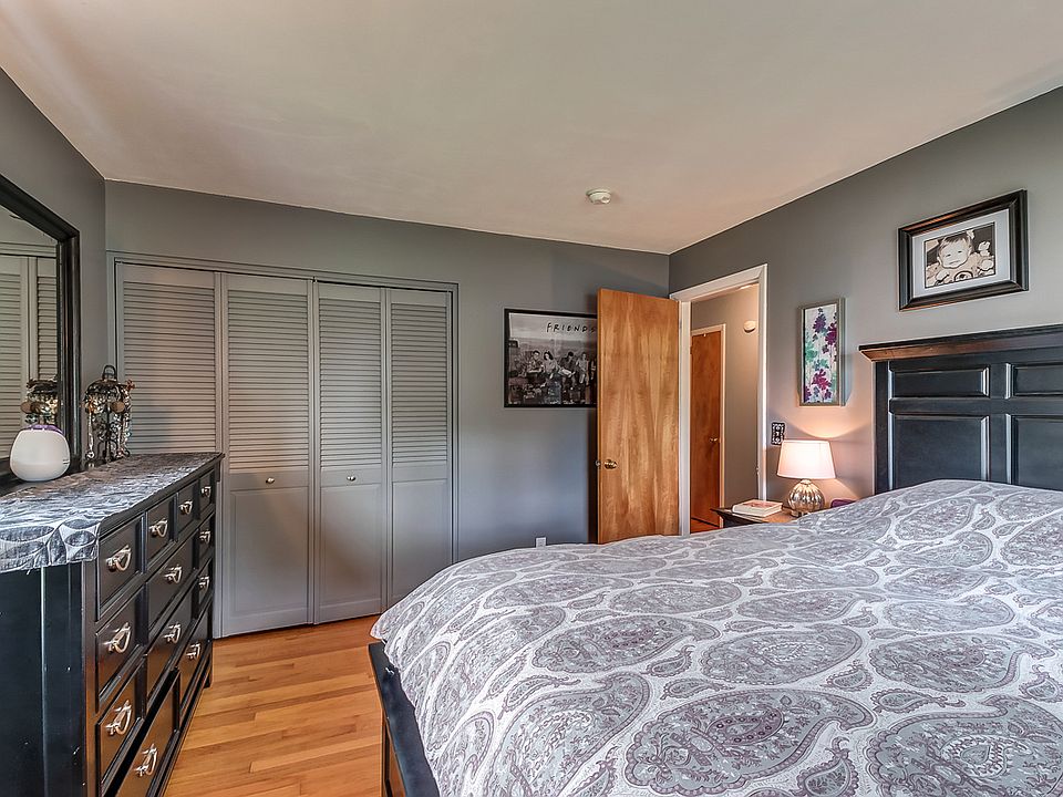 1st image of 11 Holly Ln