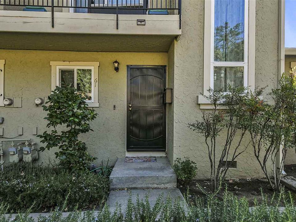 2nd image of 61 Meadowbrook Cir