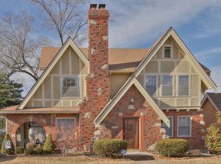 7220 Ward Pkwy, Kansas City, MO 64114