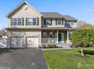 34 Bernadette Cir, Monmouth Junction, NJ 08852