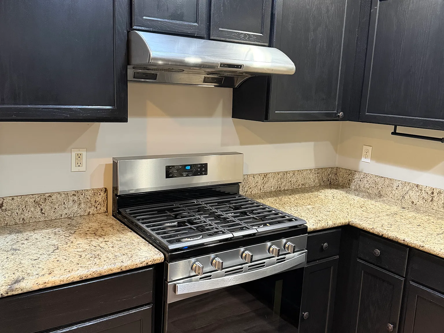 3 bed, 1200 sqft, $2,695 — Photo 3