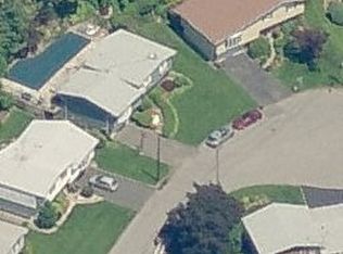 12 Clarendon Pl, Scarsdale, NY 10583