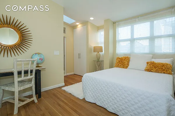 Sold by Compass | media 21