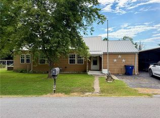 1900 Home Cir, Coffeyville, KS 67337