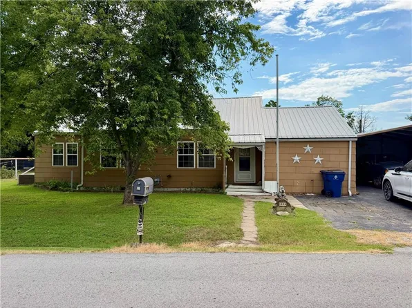 1900 Home Cir, Coffeyville, KS 67337