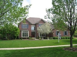 110 Hunters Glen Dr, Wheaton, IL 60189