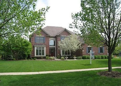 110 Hunters Glen Dr photo 1