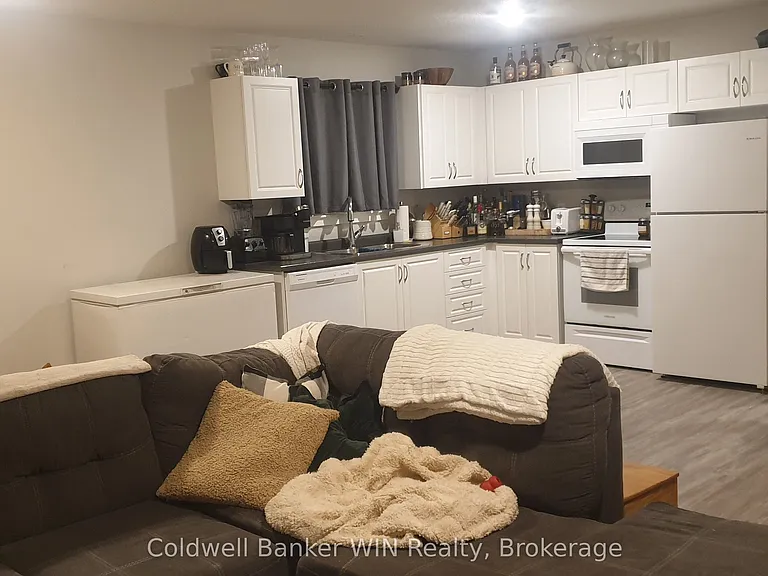 540 Wallace Ave S — Photo 2