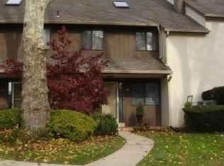 62 Oak Knoll Dr, Berwyn, PA 19312