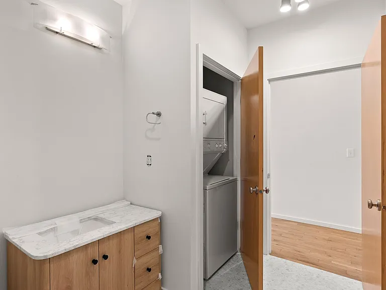 3220 N Michigan Ave — Photo 13