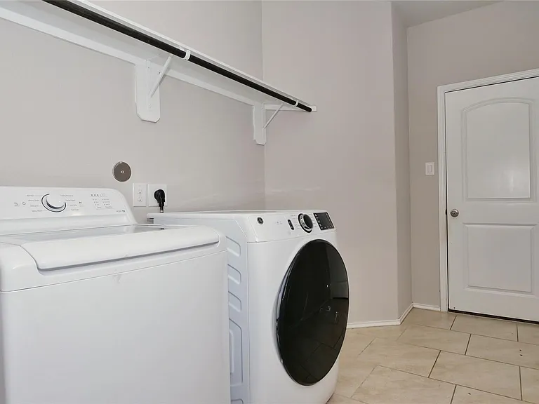 4427 Aversa Dr — Photo 17