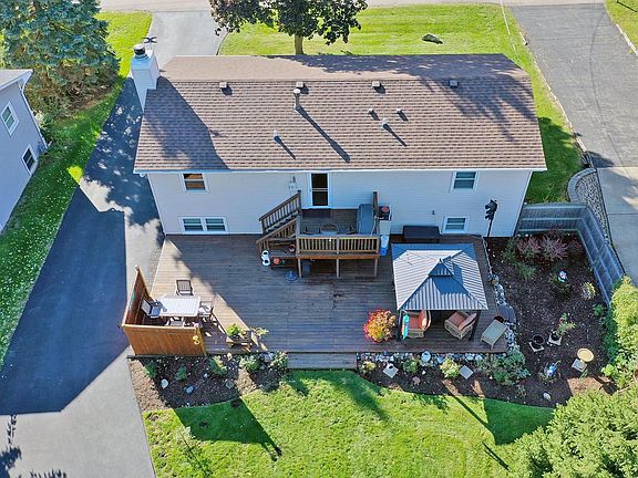 4th image of 386 Grand Ave