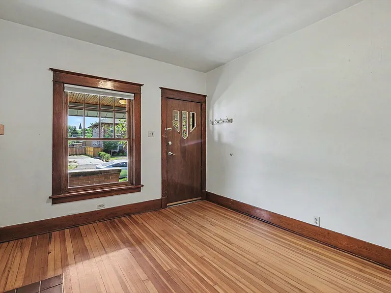 2123 S Franklin St — Photo 4