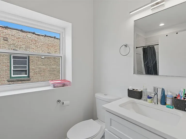 4939 N Saint Louis Ave #3V — Photo 9